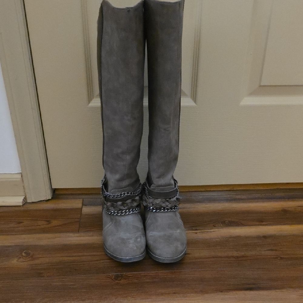 Gray Women's Knee-High Boots with Chain Detail